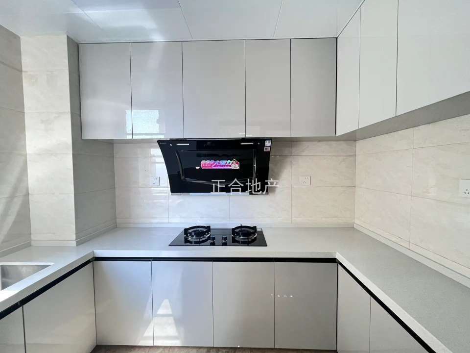 降价了，城南，森林国际，电梯好楼层，精装三房二卫，下楼就是新二中二小，老证，一天未住