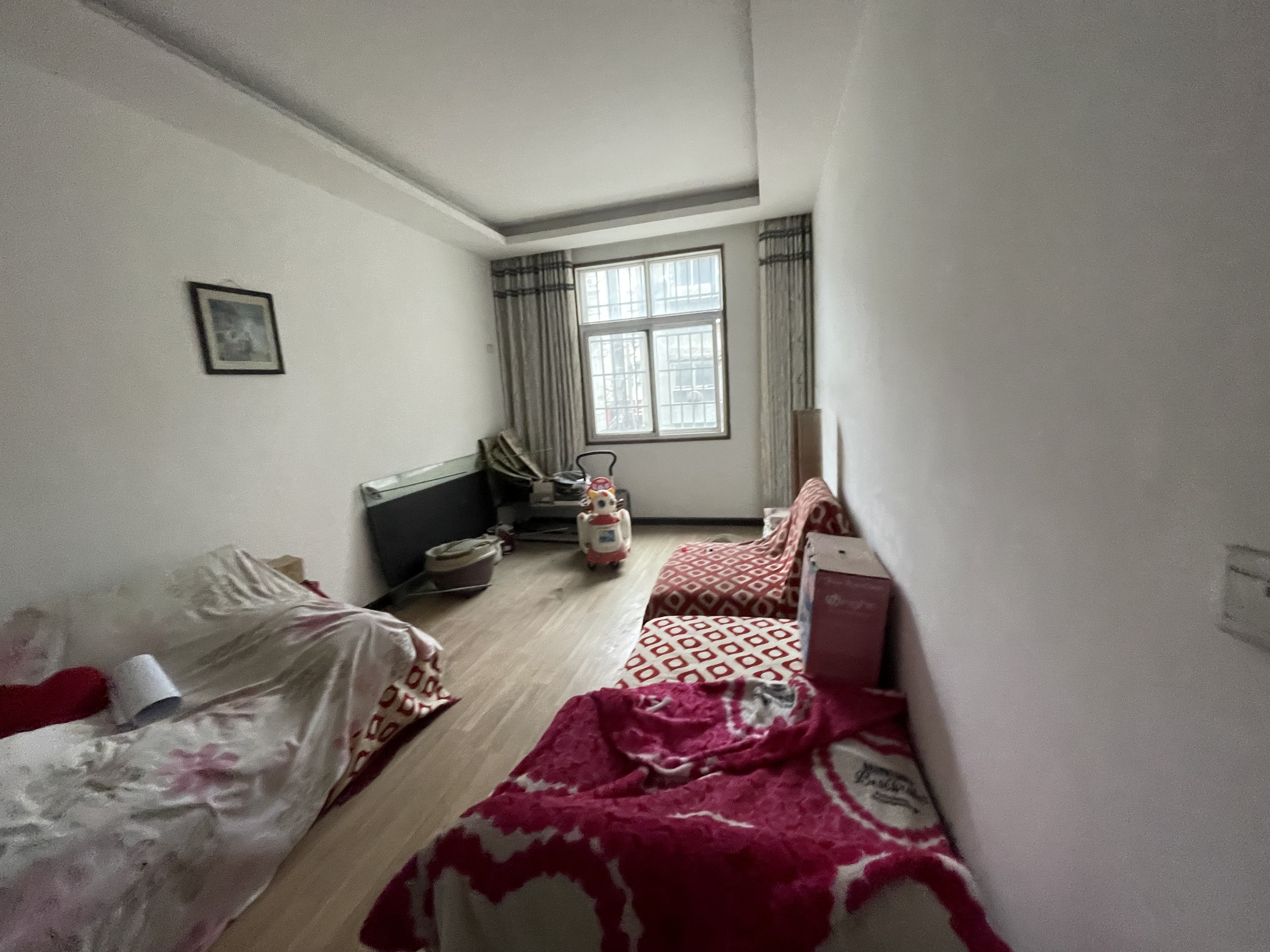 日报对面私房2杆3层好出租自住旁边好停小车