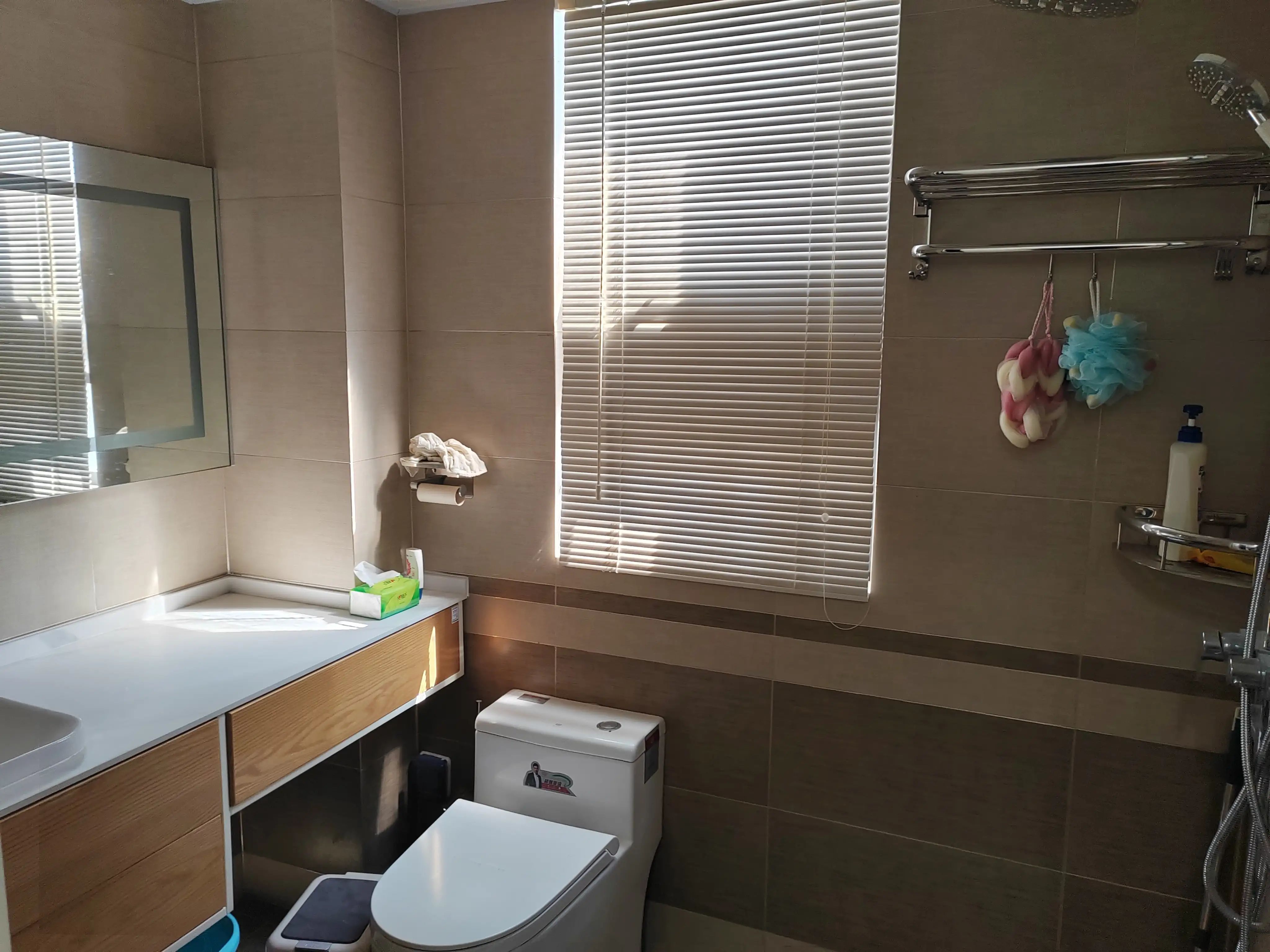 吾悦广场旁，元泰未来城C区。精装电梯4房2厅2卫，业主自装一天未住，好楼层