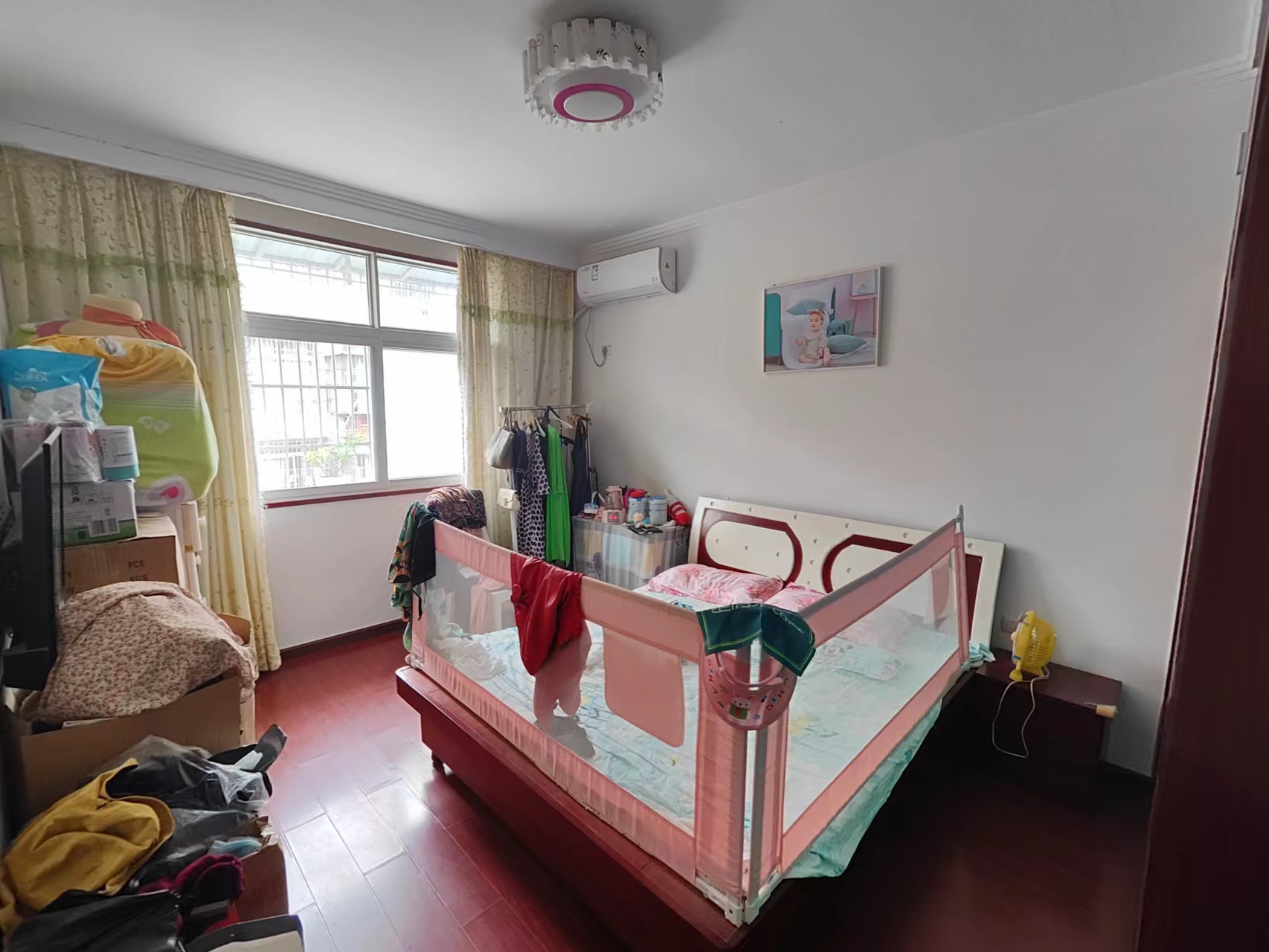 宏大小区大三房业主诚意出售，好停车，超短房龄，有证满二可按揭贷款