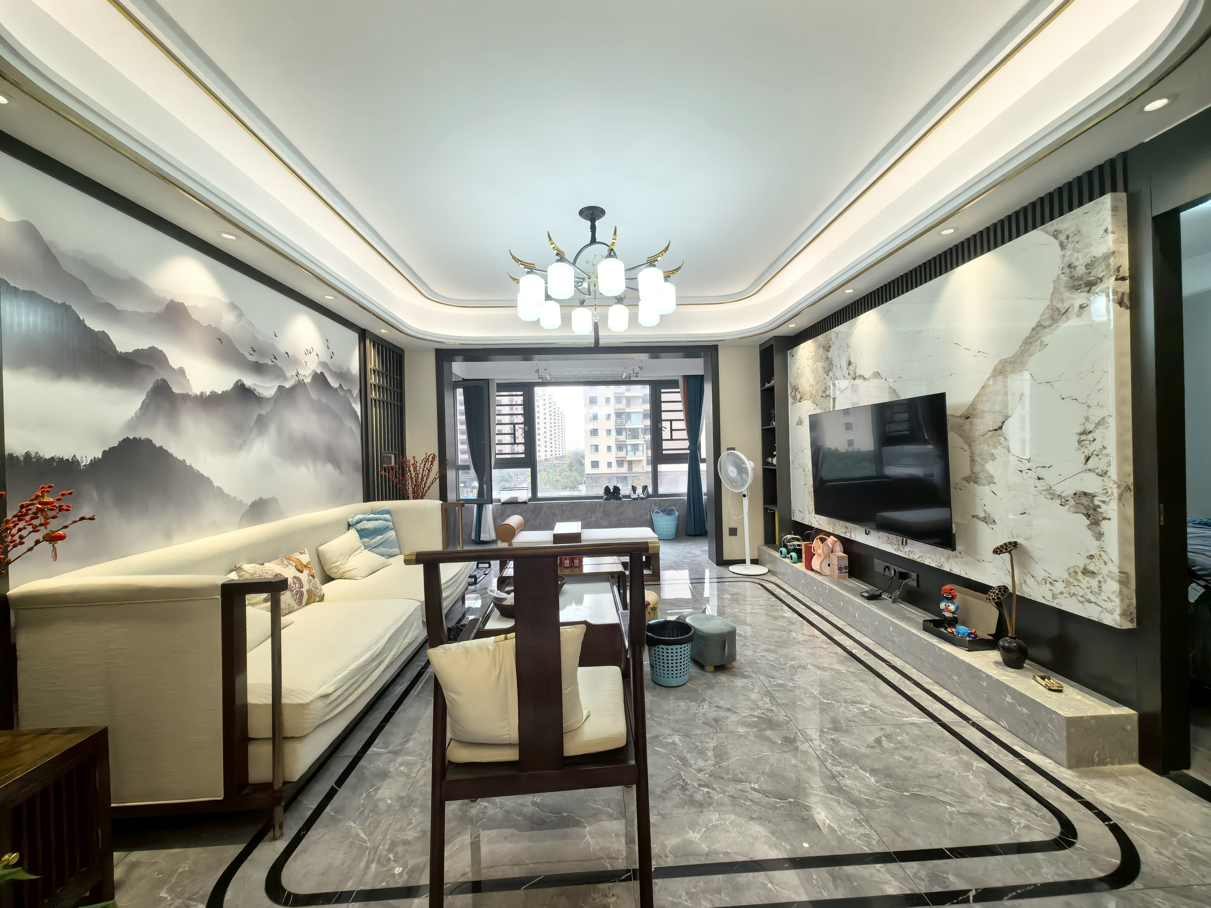 荣怀极地世家.电梯小高层一梯一户.精装四房..证件满二.看房方便