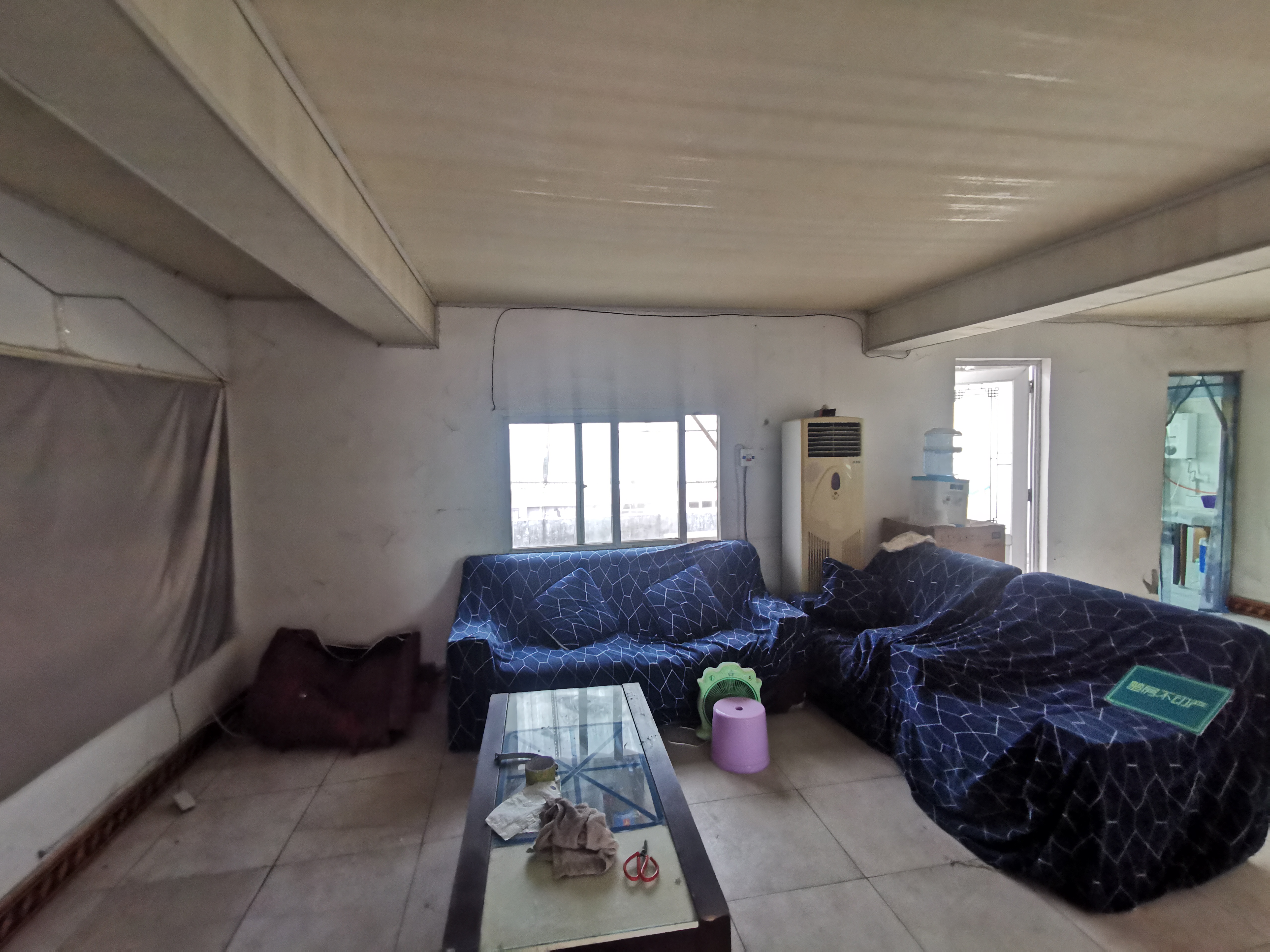 东区车站对面金属回收宿舍三房朝南两个阳台实际面积100平看房有钥匙可谈