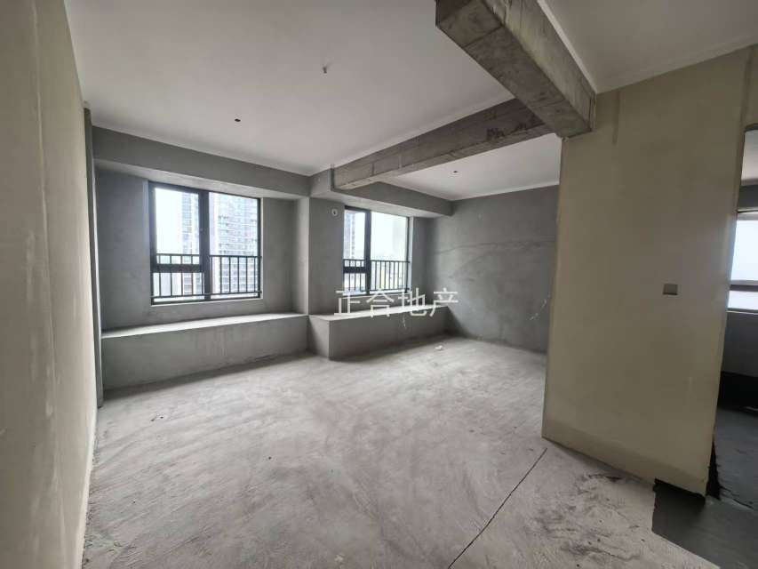 吾悦华府，4房2卫现房，中间好楼层东边户21楼，带车位，房东靠谱急卖，承担一半过户费，