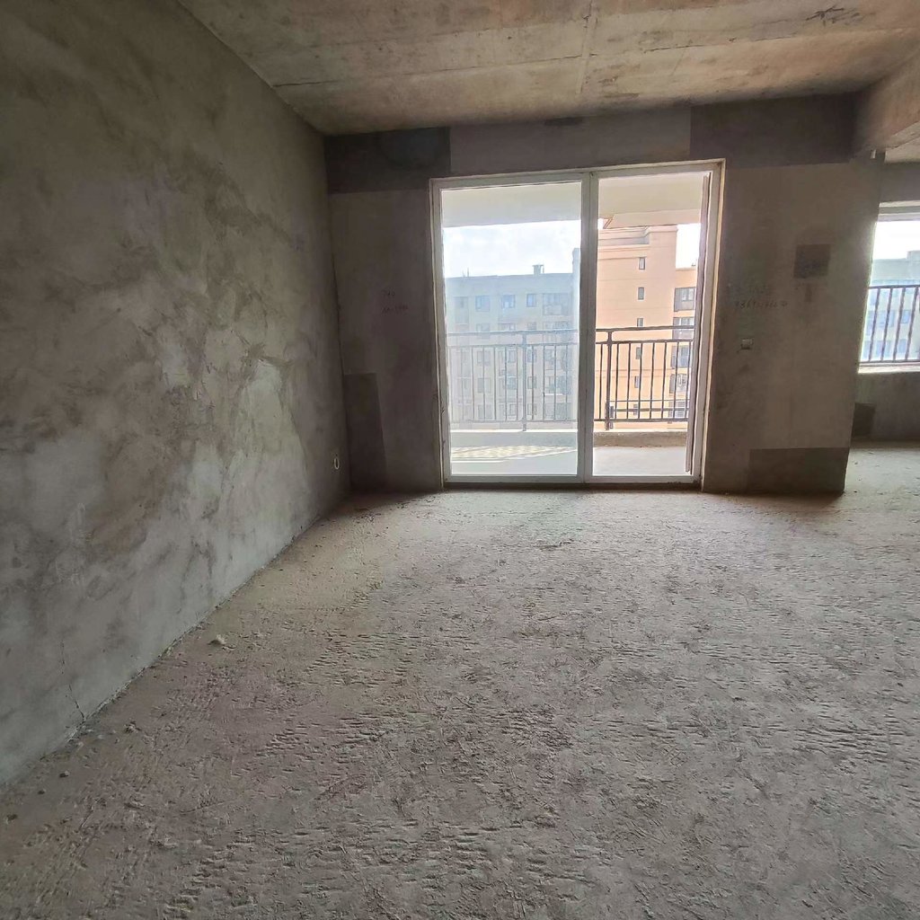 满庭春.毛坯大三房.户型好.证件满二