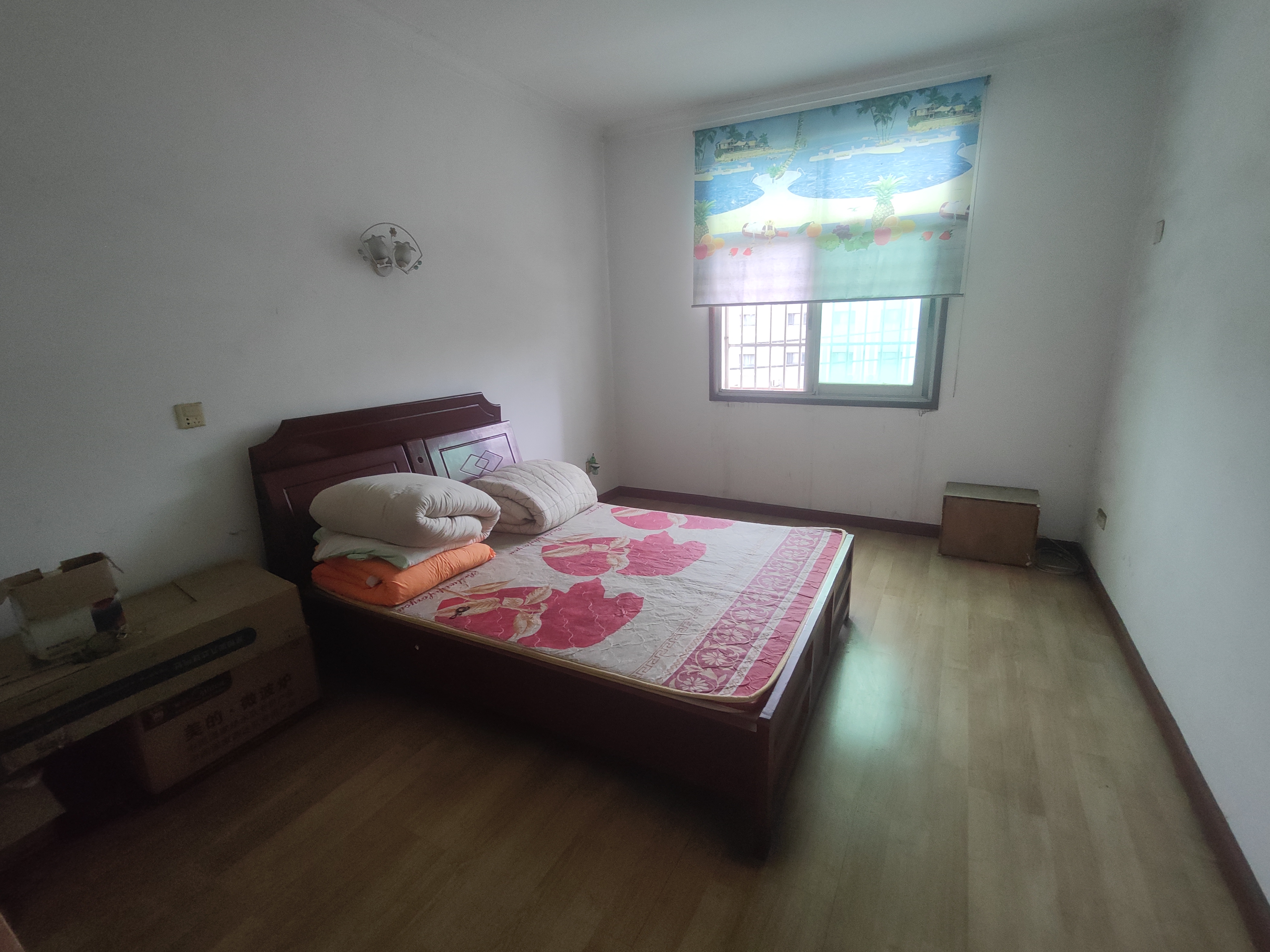 车站对面宏达小区.装修三房.证件满二.看房方便