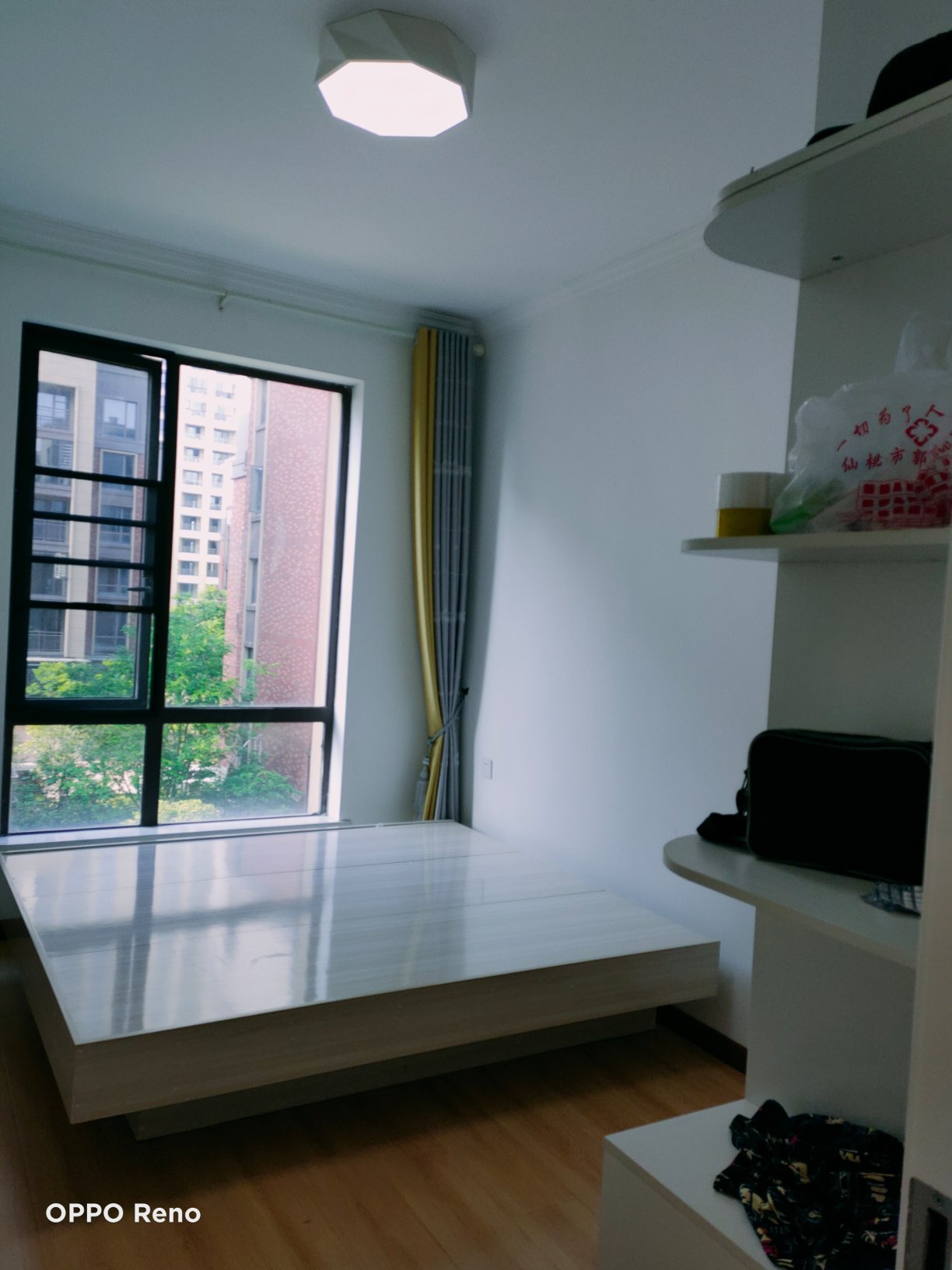 绿地华庭121.8平75万精装修拎包入住