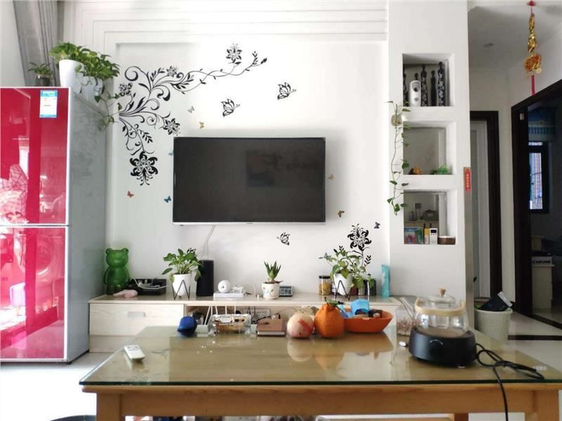 城东四中旁东城花园三房业主保养的很新证在手可以按揭