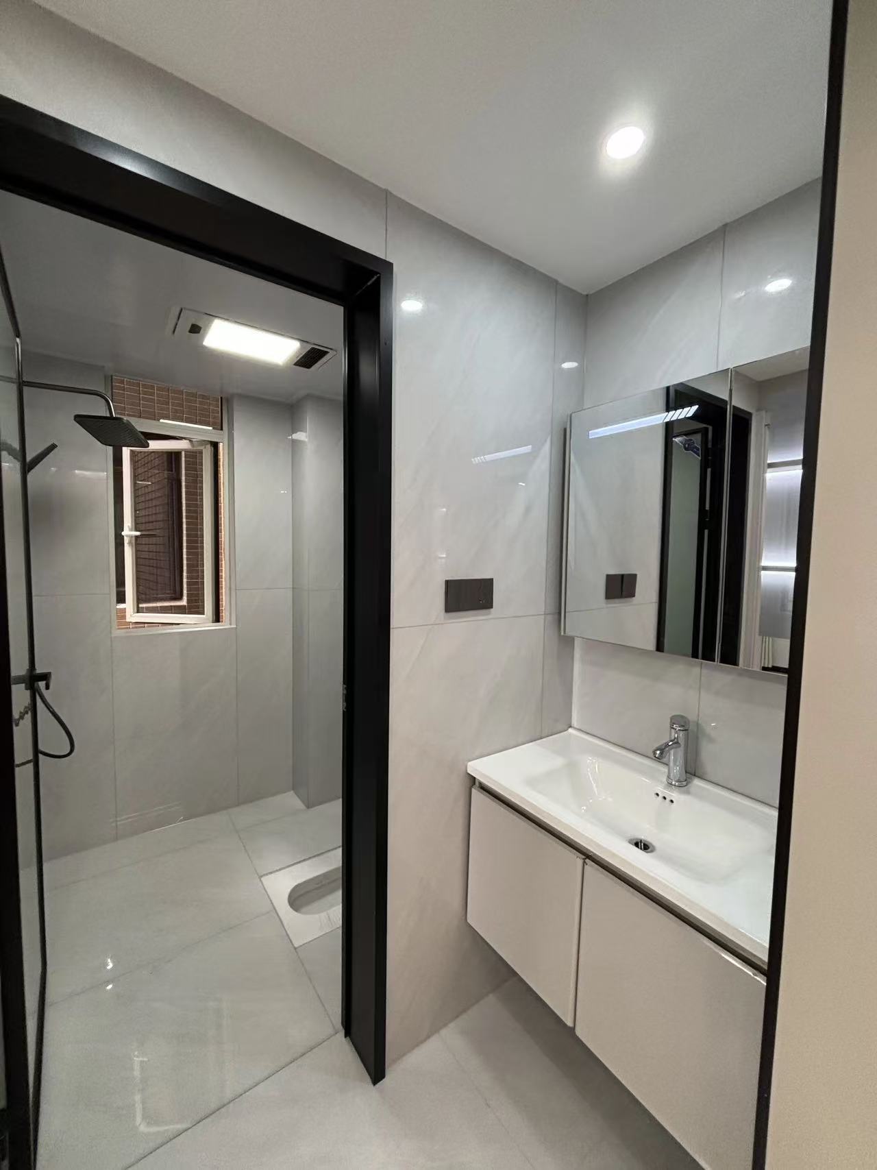 降价了，吾悦广场旁，沔阳天泽园，全新精装三房两卫，边户，证满二，送车位