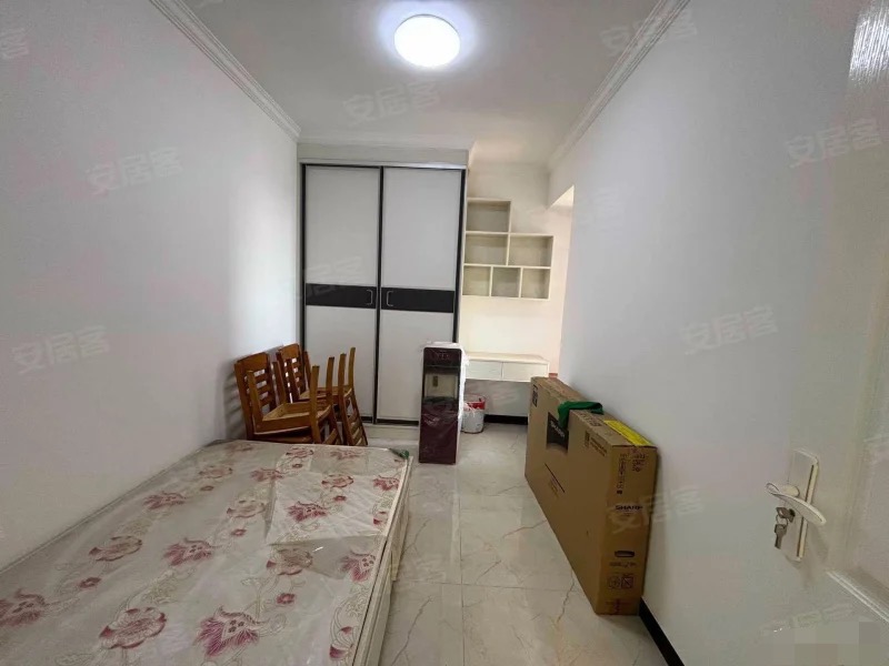 降价了，亏本急售，一中对面，电梯精装3房，单价4100，成色新！中间楼层，拎包入住