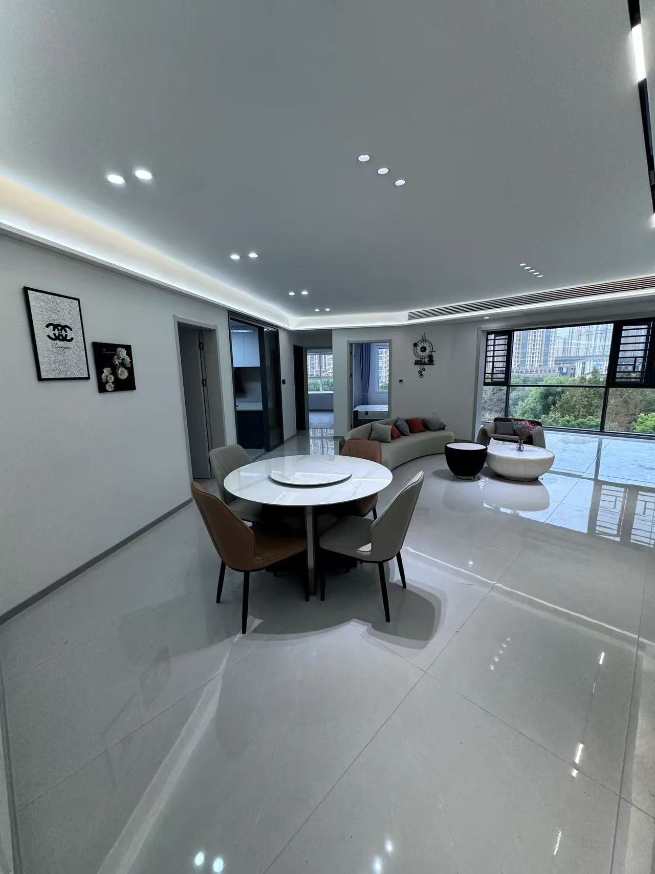 城南，城市丽景湖景房，电梯好楼层，单价5200，全新精装三房二卫，证满二