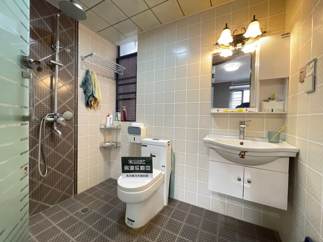 降价了，城南，新街电梯花园洋房，精装三房两卫，一梯两户车，采光好，证满二