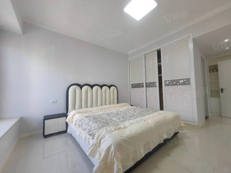 城东，和合国际，精装三房二卫，，好楼层23楼，包满二，