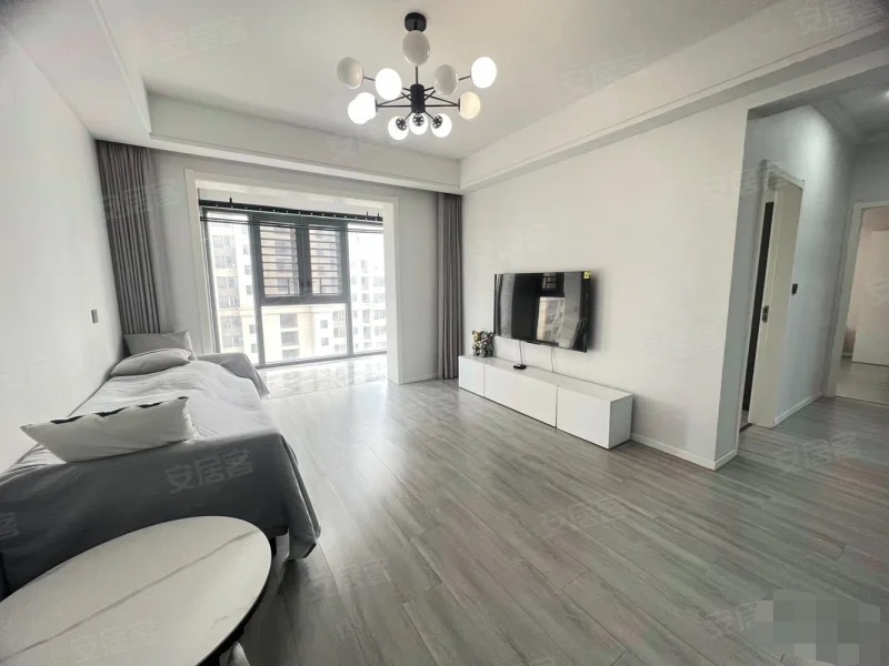 城南，森林国际翡冷翠，精装三房两卫，采光好，基本未住，好楼层，证满二