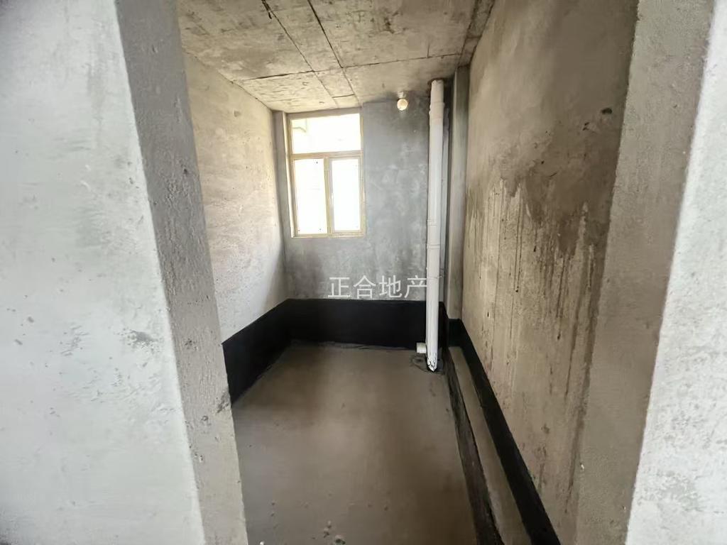 捡漏，城南，沔阳清华园，电梯小高层，毛坯3房2卫，东边户，单价5700+，双阳台，证满二