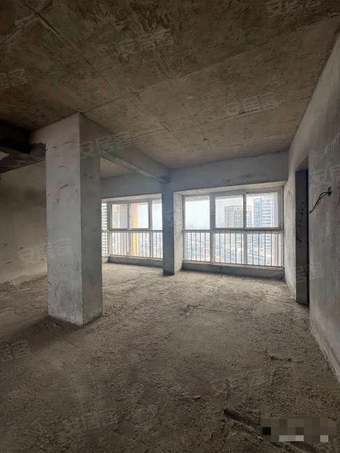 圣淘沙，电梯3房2卫，单价3600+，满二，电梯中层，边户，南北通透，送入户花园