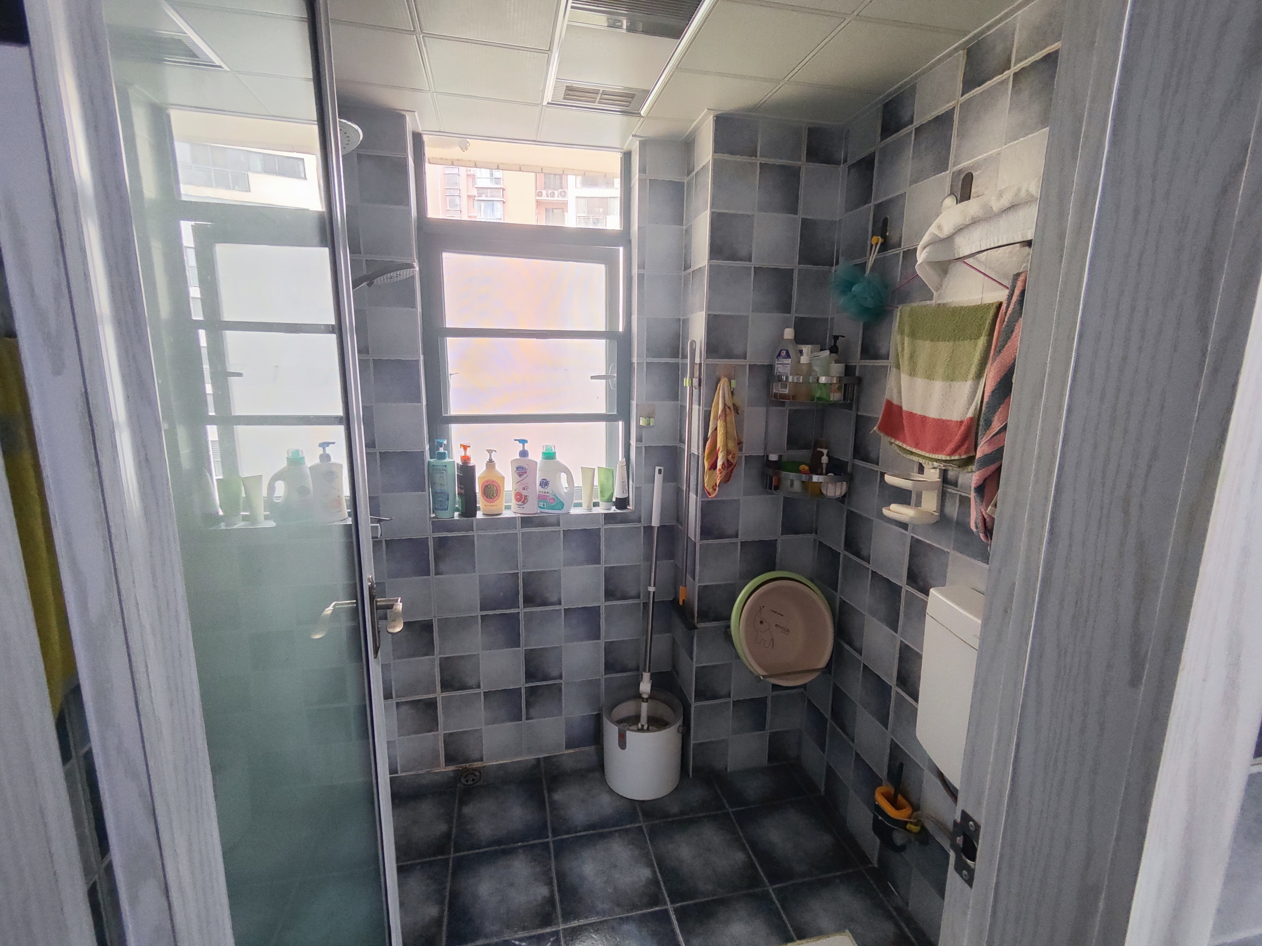 新街稀缺小三房保养的很好证在手看房方便