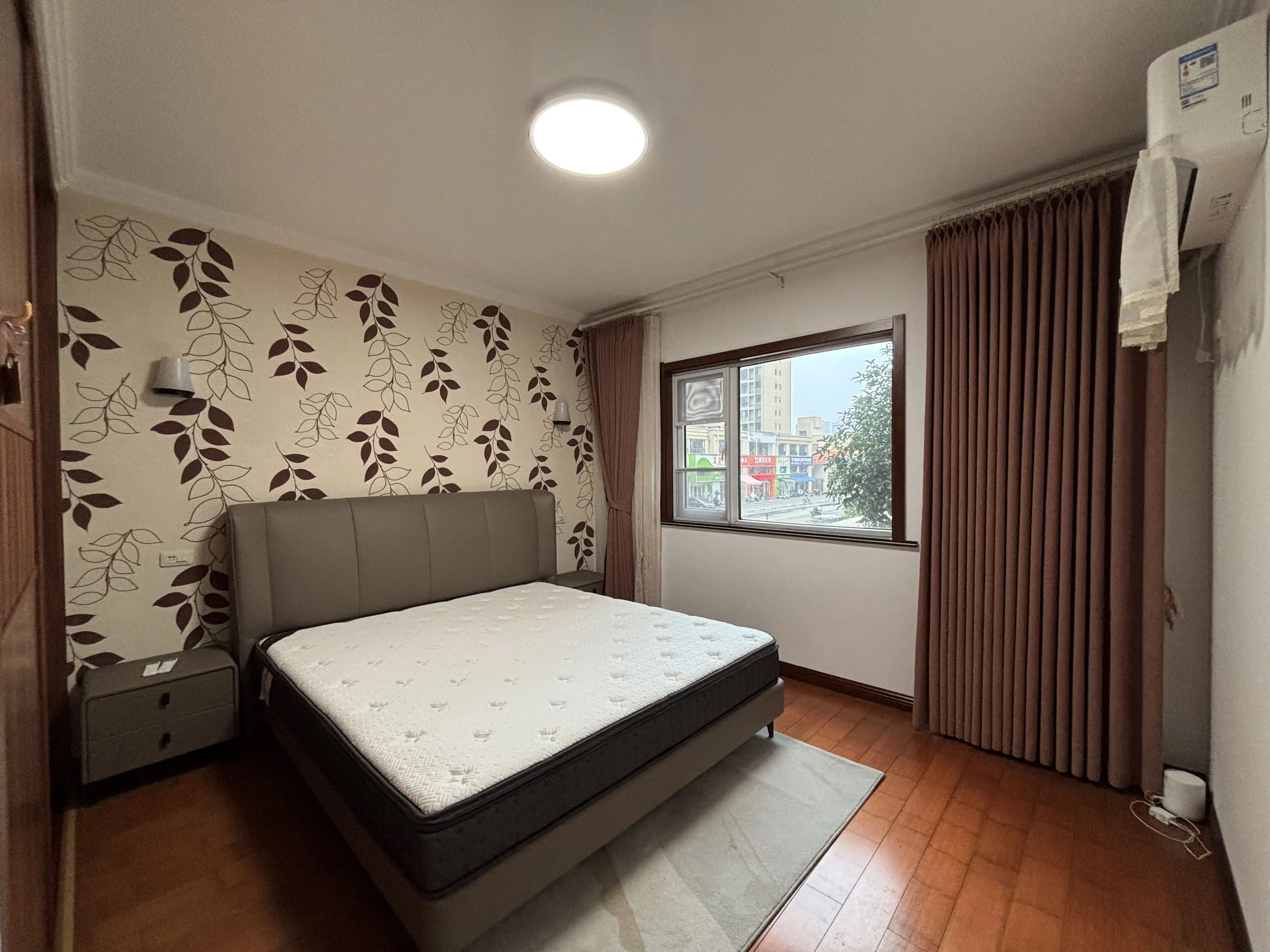 满庭春，边户小高层，精装三房，全屋品牌家具带暖气，单价4千多