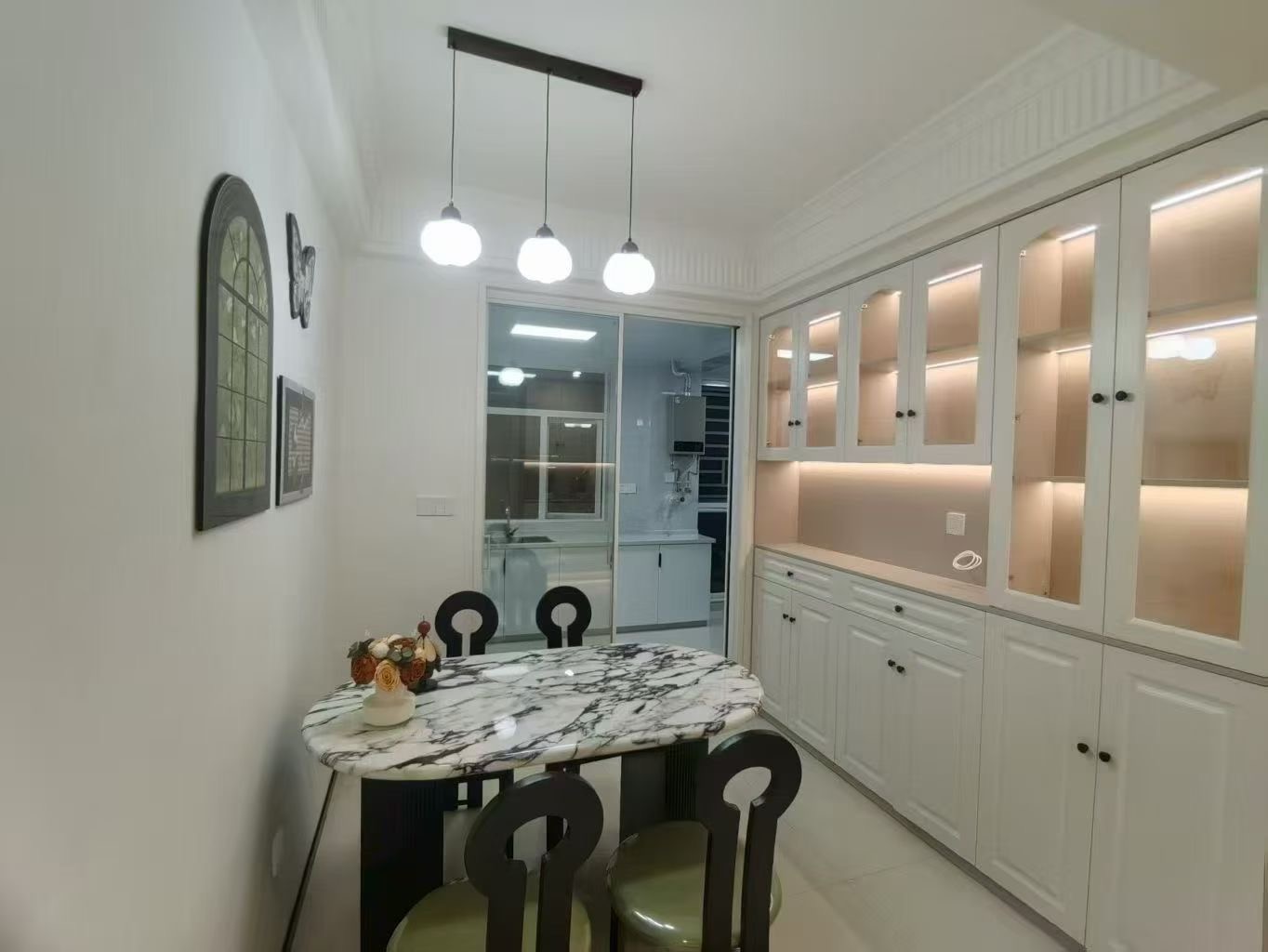 城南，精装三房两卫，全新装修，边户，好楼层10楼，诚心出售