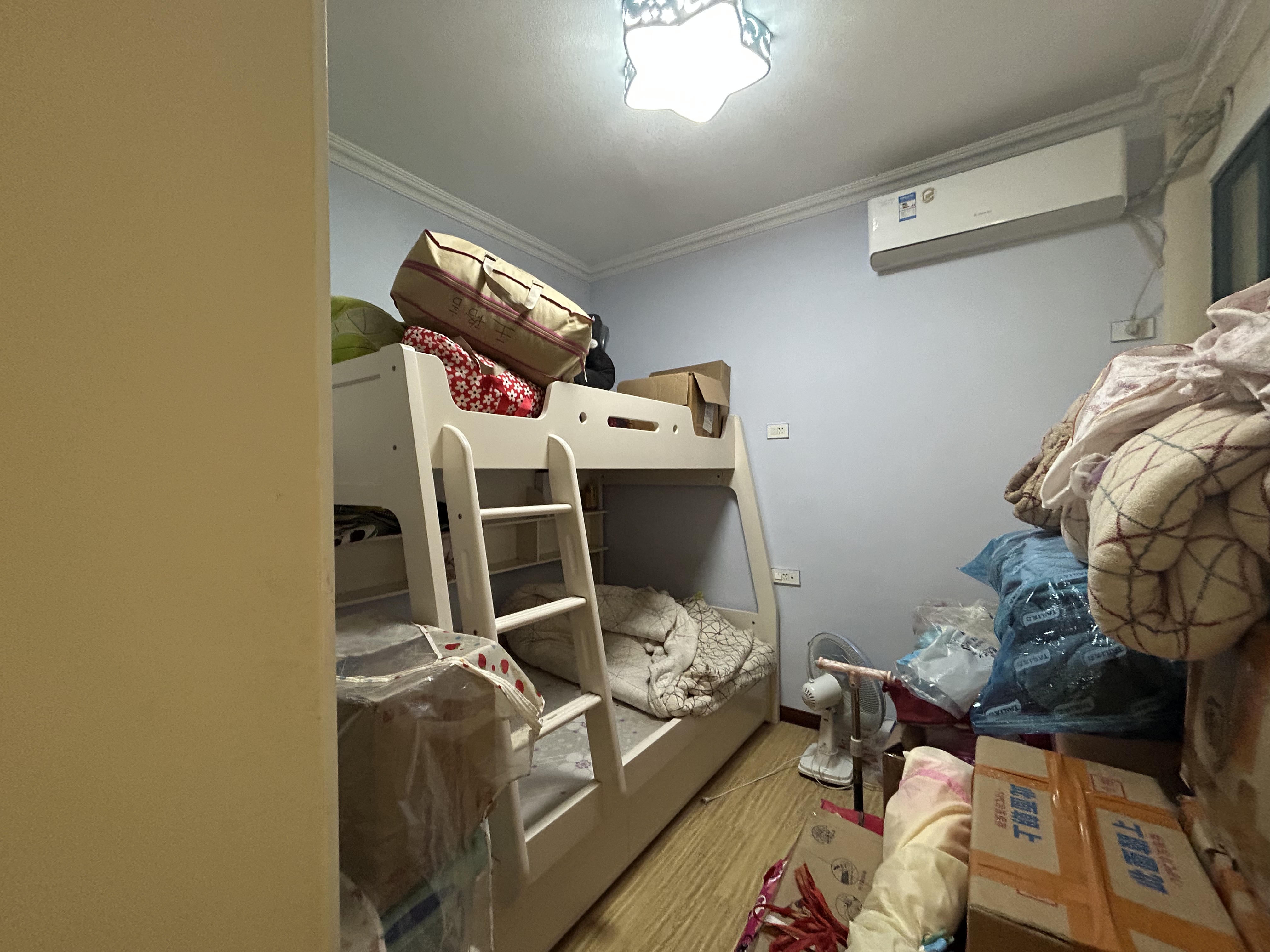 新城一号.精装三房.证件在手满二.看房方便