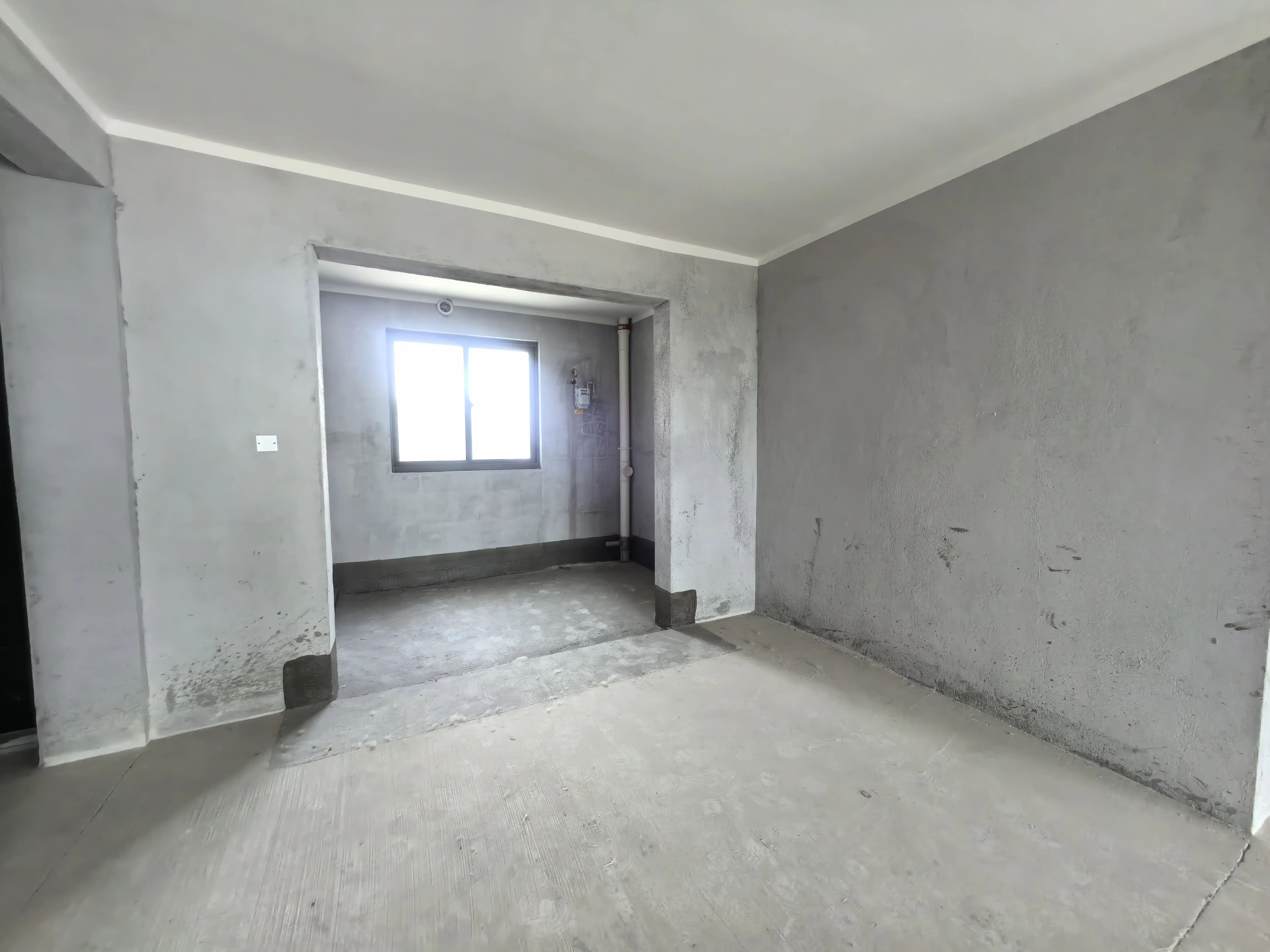 城南，吾悦陡降10万，现房毛坯四房，单价5670，送地下车位