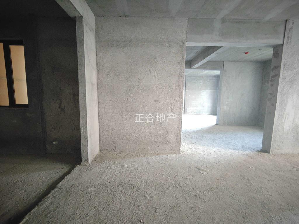 荣怀及第世家毛坯三房104平单价5字头