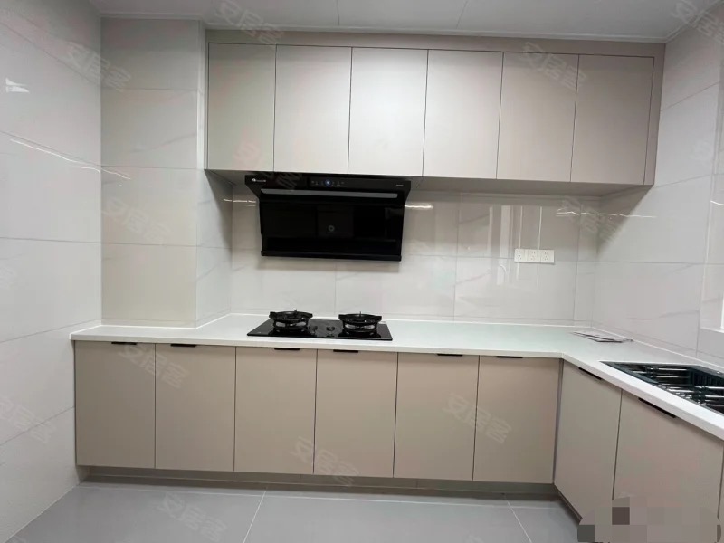 城南，森林国际北苑，精装大三房，边户，大阳台，满二，南北通透，全新装修