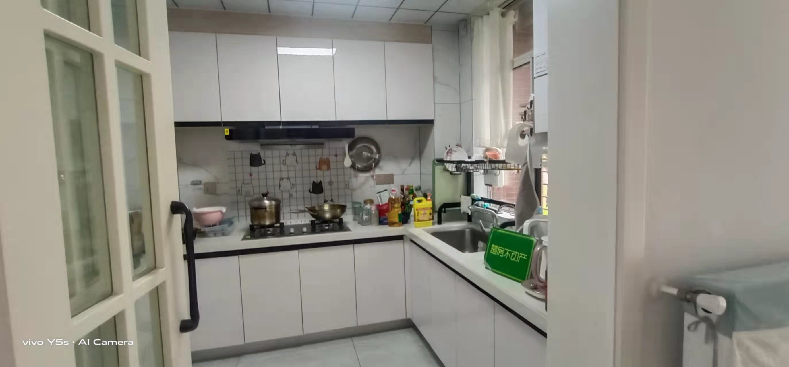 领秀城精装大三房，品牌家具家电，带车位出售