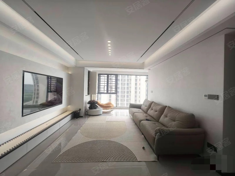 城南，吾悦广场，精装大三房，边户，好楼层23楼，大阳台，诚心出售