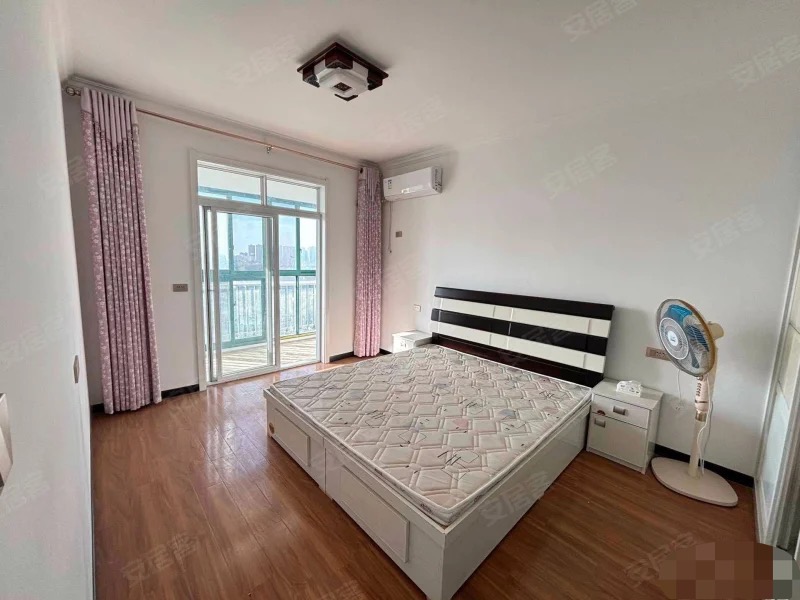 降价了，亏本急售，一中对面，电梯精装3房，单价4100，成色新！中间楼层，拎包入住