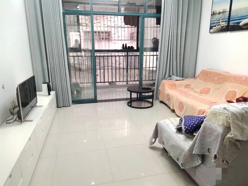 业主急卖，武商附近，步梯二楼，精装大两房成色新户型方正诚心出售拎包入住