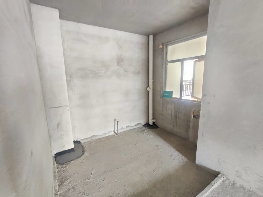 领秀城.毛坯三房超大阳台.证件满二.钥匙看房.小区人车分流