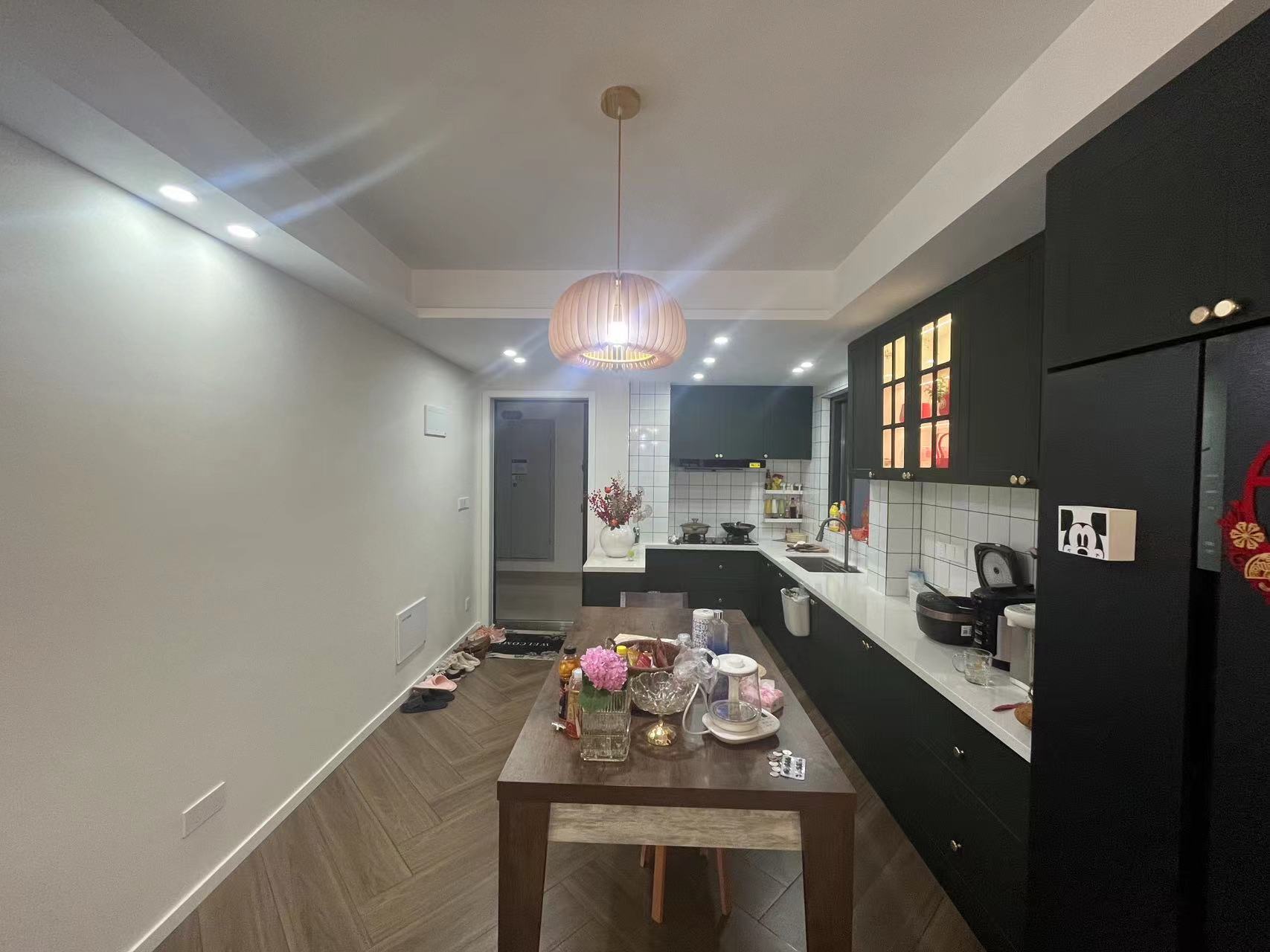 蓝天白云.精装大两房.房子9点成新.看房方便