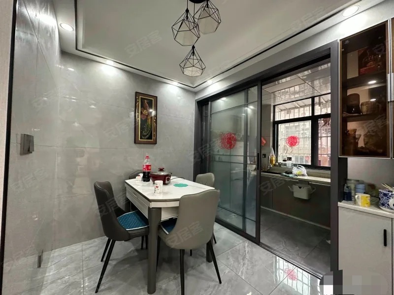 399，步梯2楼，精装大两房，楼龄新，新妇幼旁，适合养老，南北通透