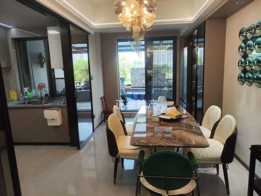 城南，蓝天新城，豪装三房，带100平特大露台，带地下子母车位，证满二