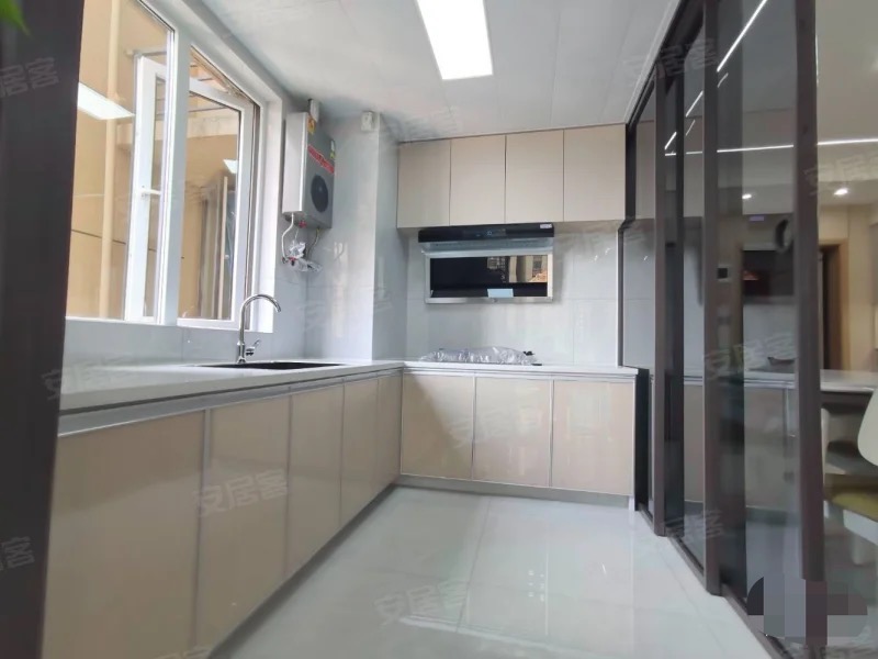 降价了，城南，元泰未来城B2区，湖景房，精装三房两卫，电梯好楼层19楼，