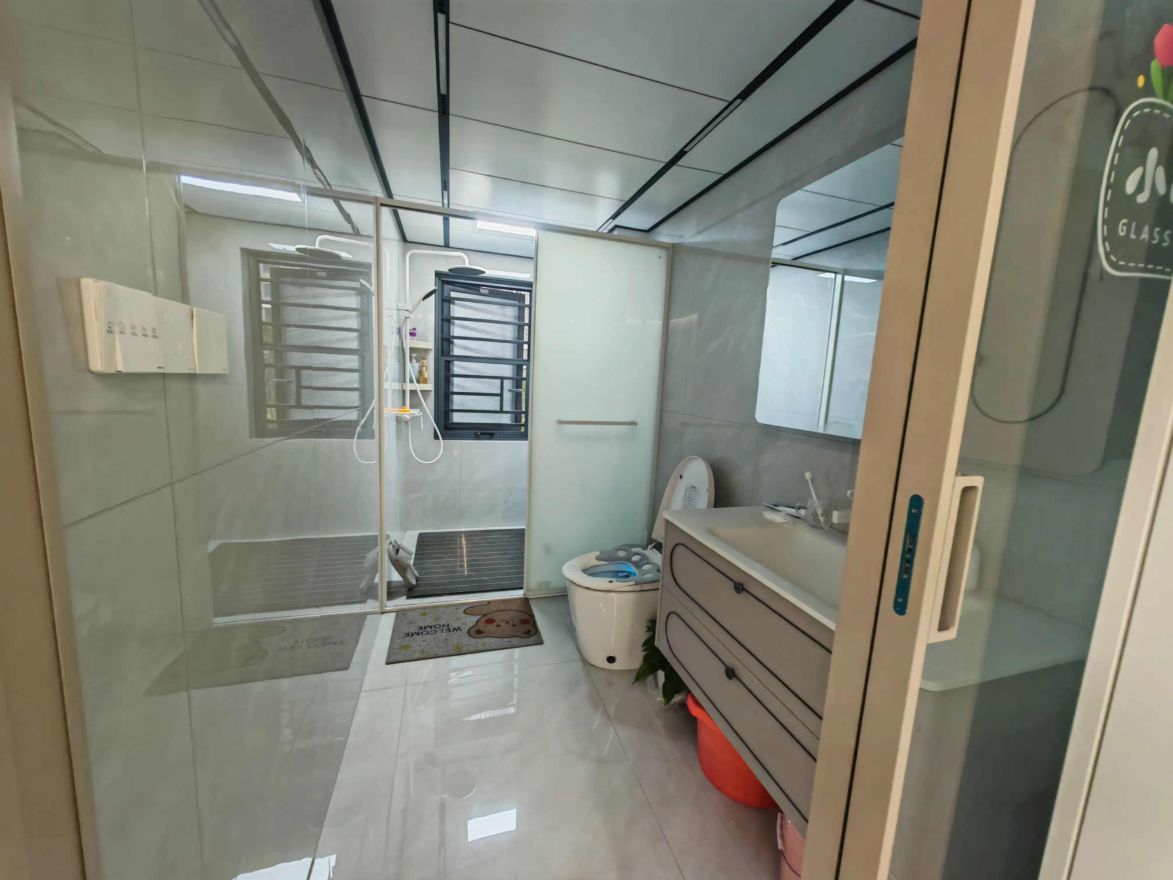 吾悦华府，边户，精装三房两卫，带充电桩的车位。诚心出售