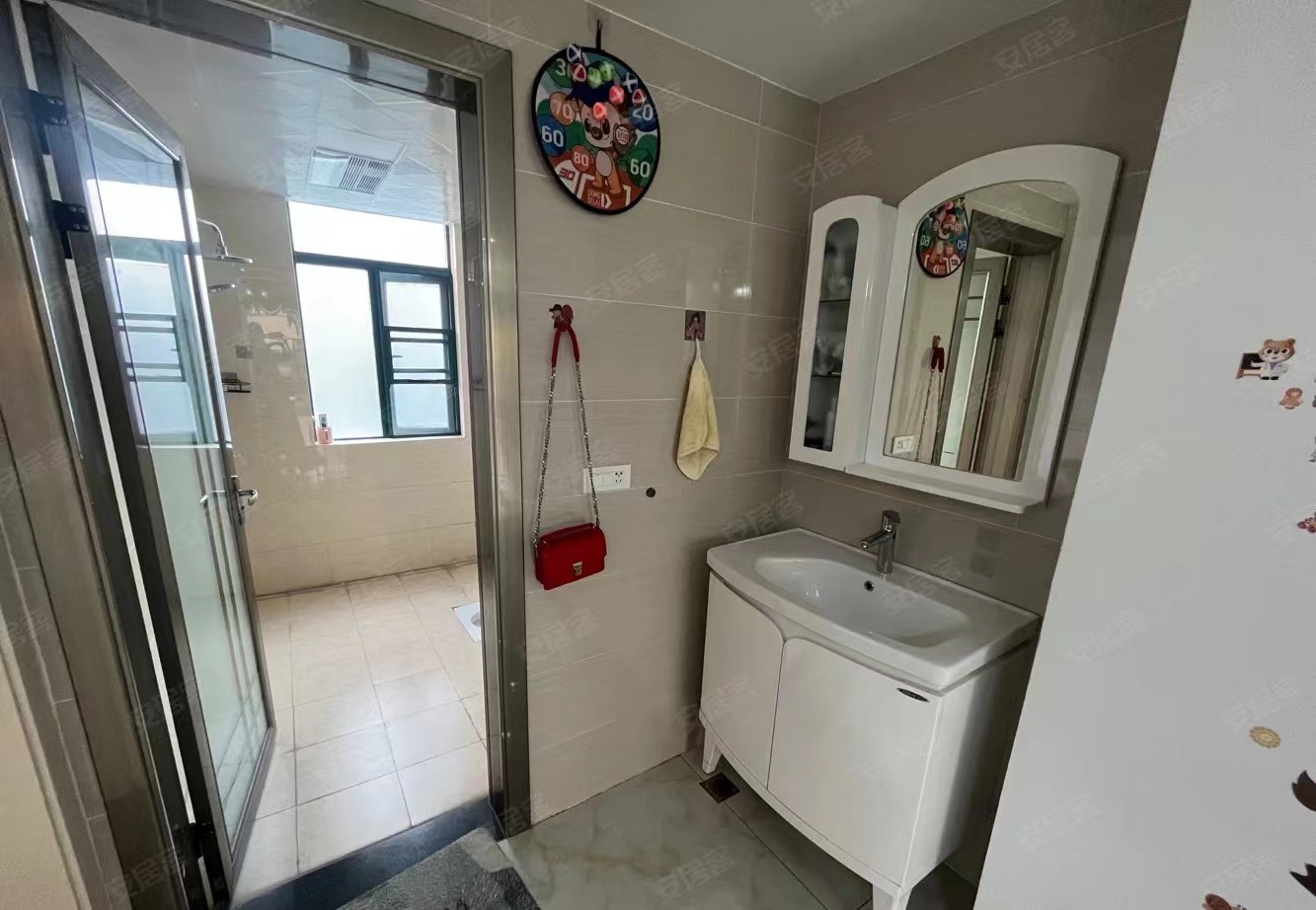 79，降价了，新城一号带大露台，精装大三房边户，单价只要5900，速度来捡漏