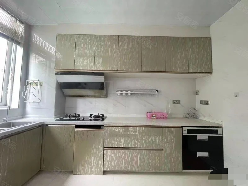 400，城西，世纪雅园，南北通透，精装三房，步梯3楼，,单价3095