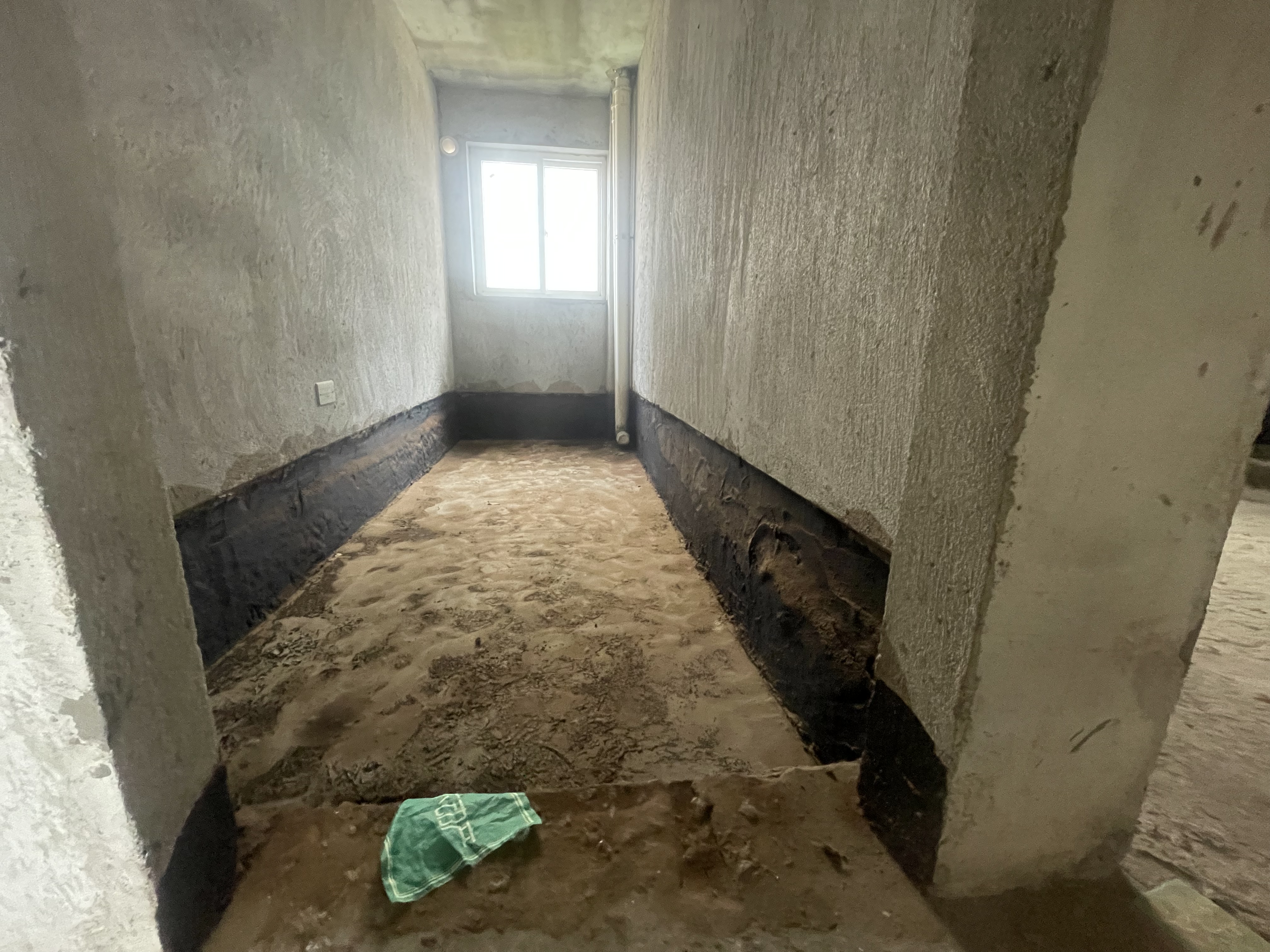 香岸华府，2梯2户电梯房，小区闹中取静，毛坯单价4500，看房方便