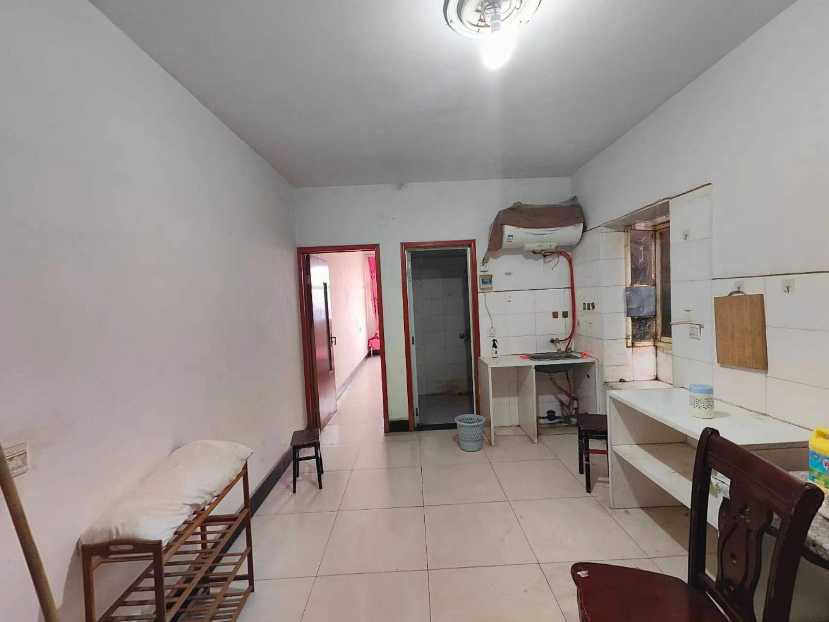 车站附近的两室一厅便宜出租了拎包入住，有需要的赶紧来看