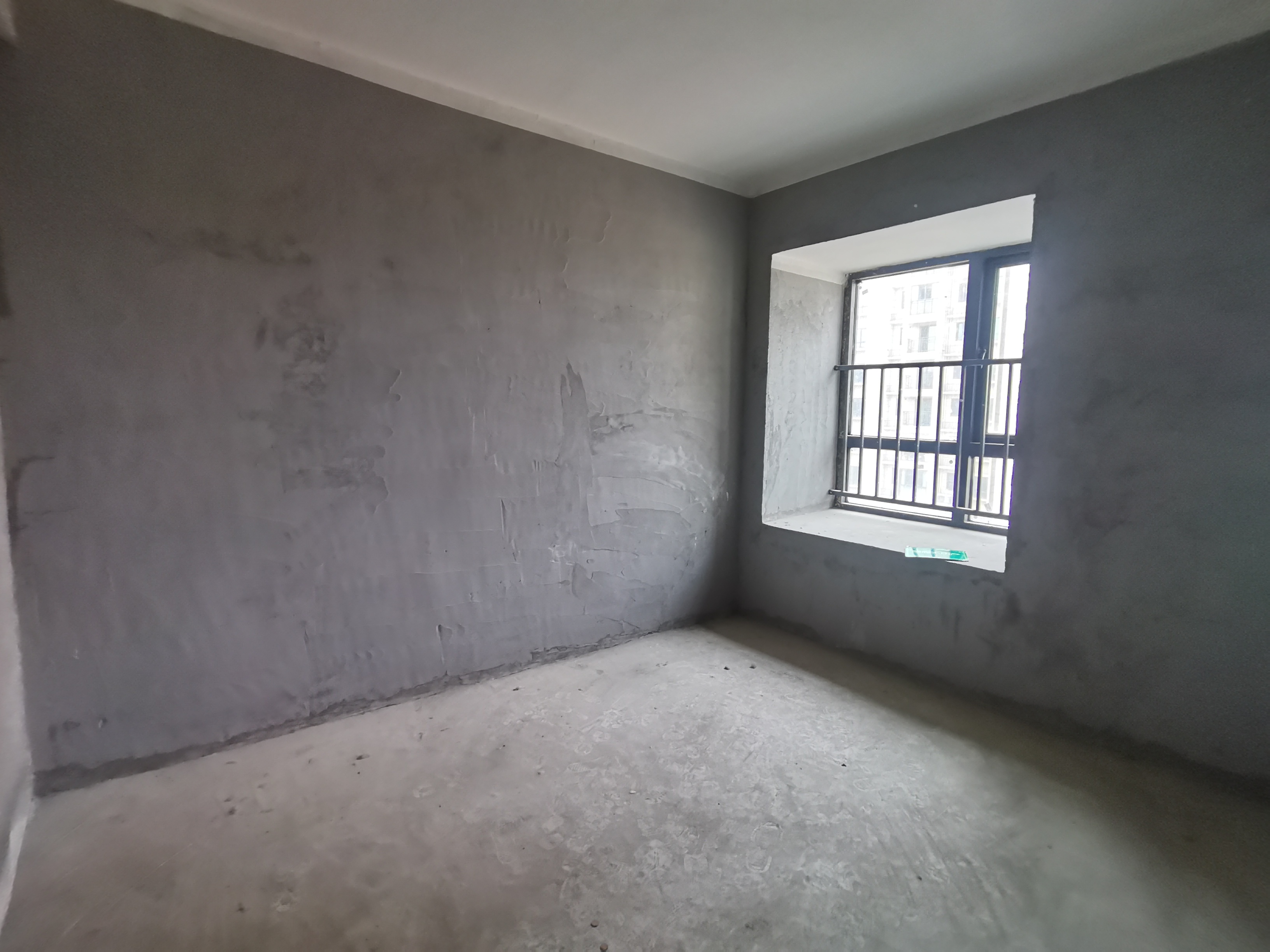 森林国际毛坯三房户型方正看房方便房东诚意出售