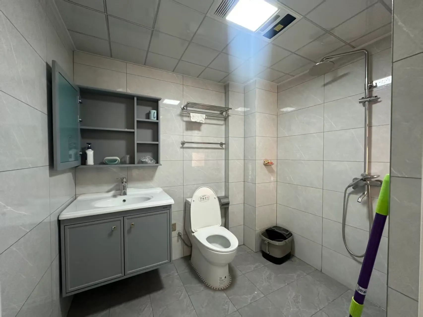 满庭春供暖房，边户，单价4300，​保养成色新，拎包入住，电梯6楼