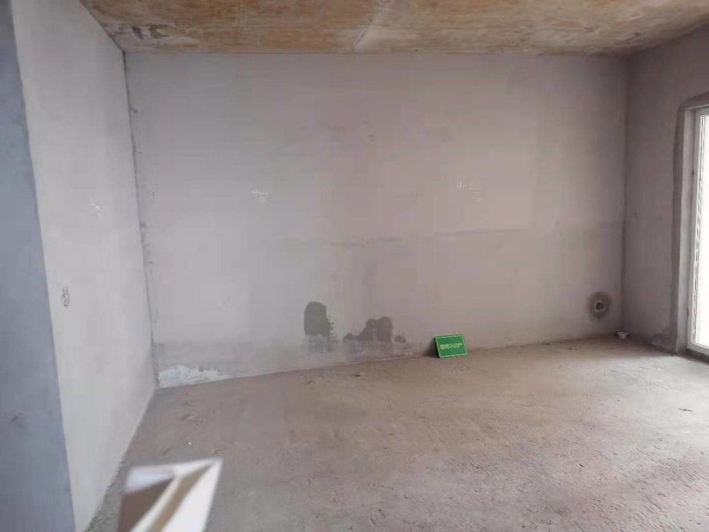 满庭春毛坯小三房校园旁周边配套齐全看房方便诚心卖