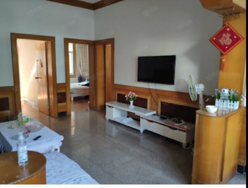 新天地广场附近二楼三房无物业费无停车费