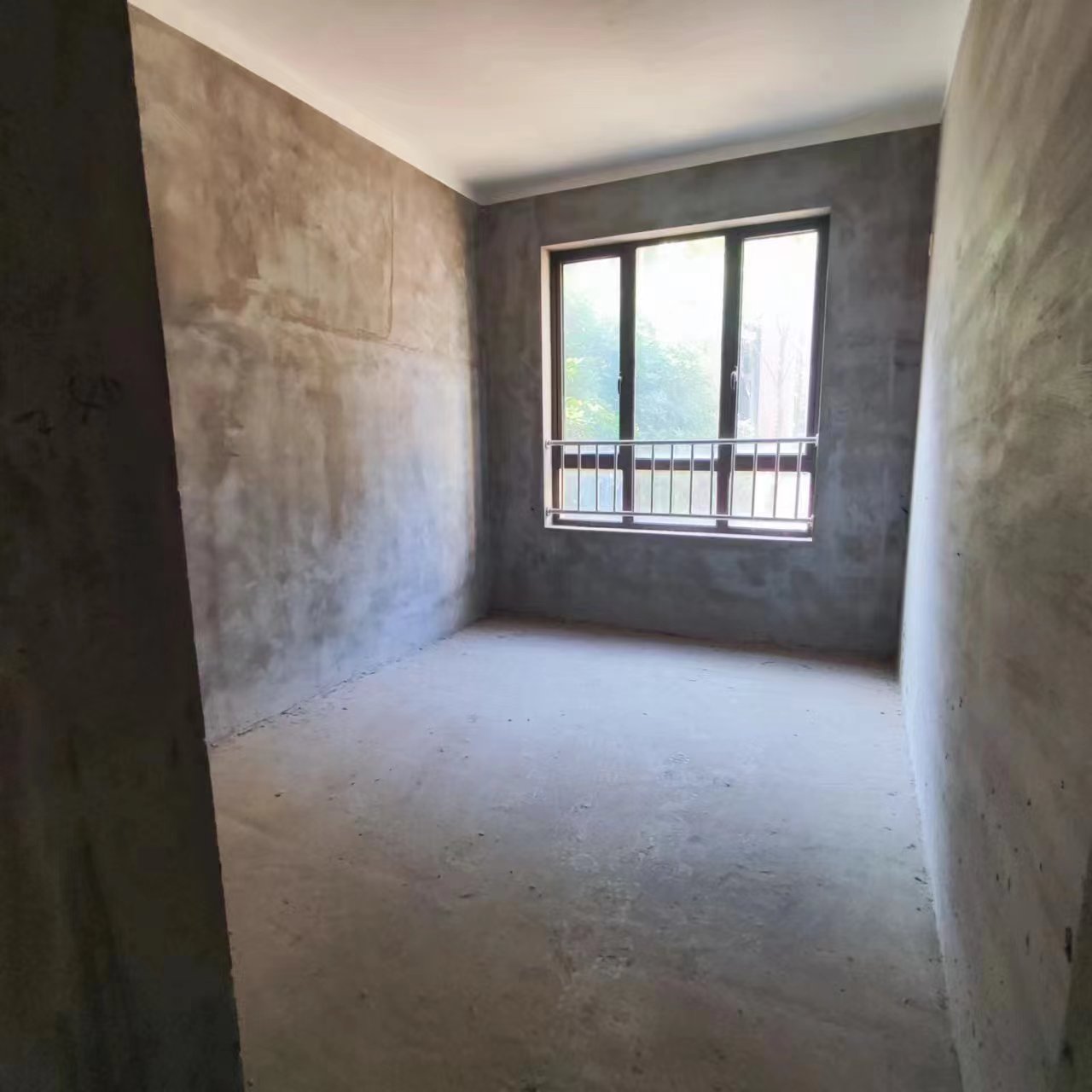 绿地香格里拉.毛坯复式带院子.带20平车库.看房方便