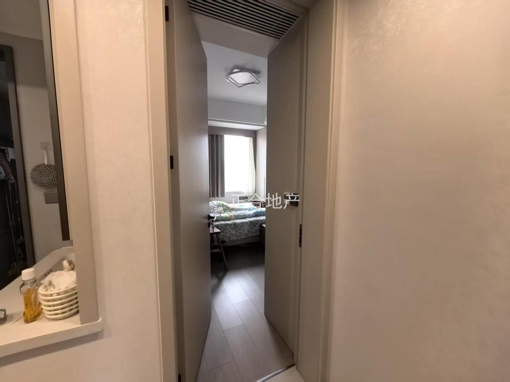 降价了，锦绣江山望府，东边户，中间楼层，9.9成新，精装三房，全屋中央空调+地暖，带地下车位，满二过户