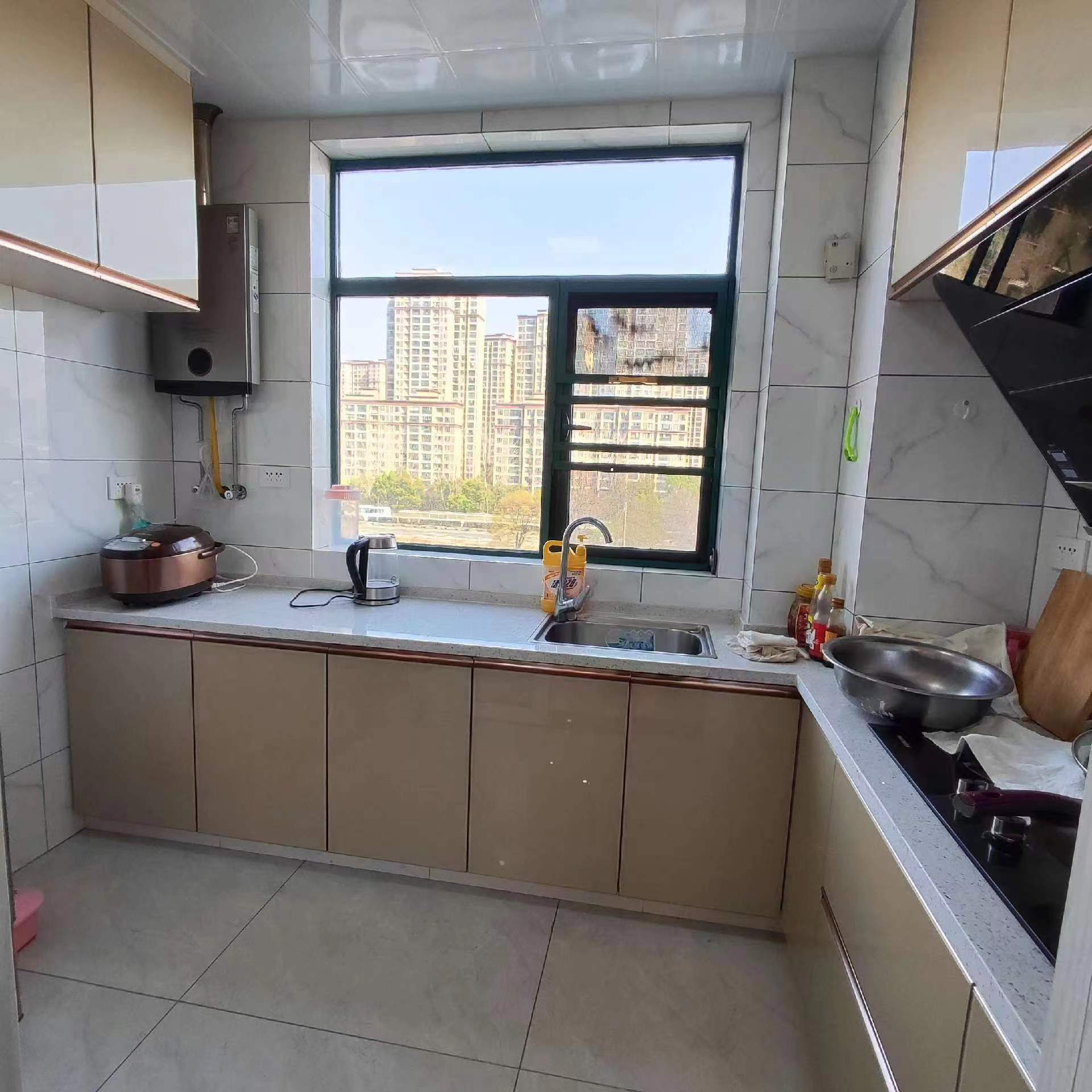 新城一号五期带装修看房方便家电齐全大小区环境好