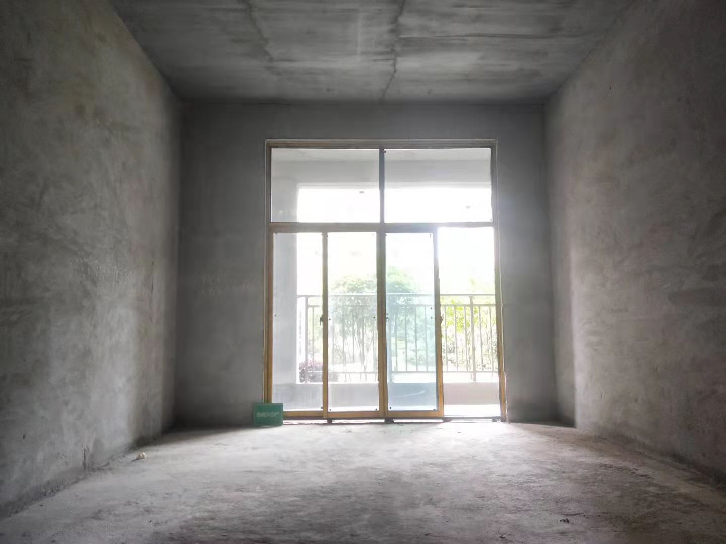 城南领秀城 毛坯大三房平地大阳台 户型方正 房东诚意出售