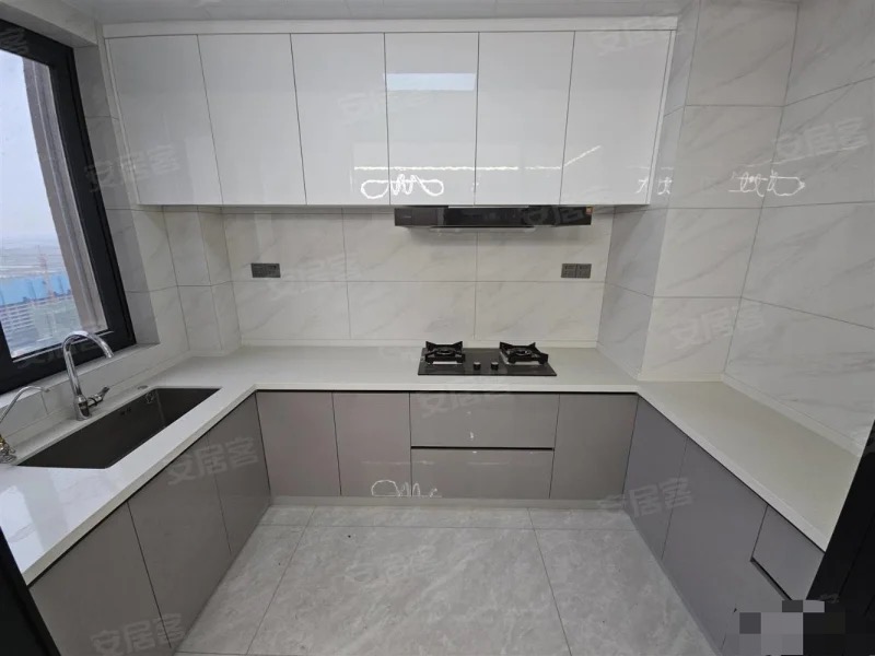 395，南城新区，交投满庭春，精装四房，单价5千多点，拎包住，捡漏