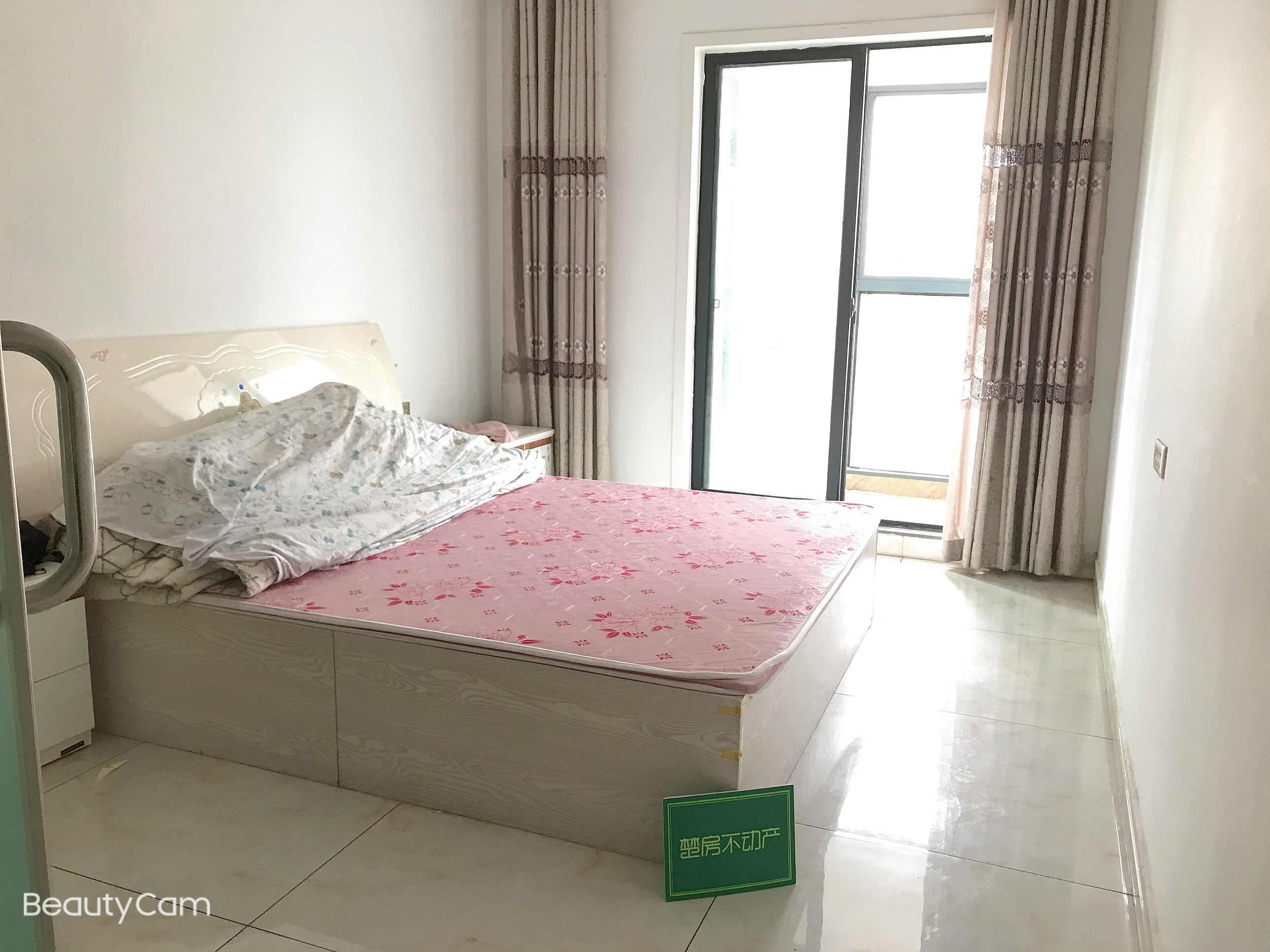 绿地华庭香格里拉电梯中层三面采光视野很好看房方便